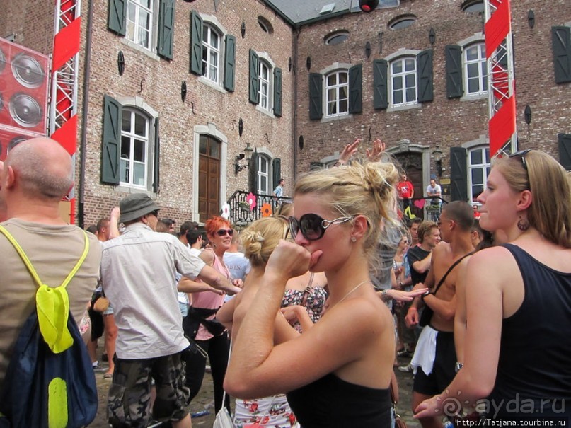 Как отрывается Голландская молодежь (Castle of Love 2011)