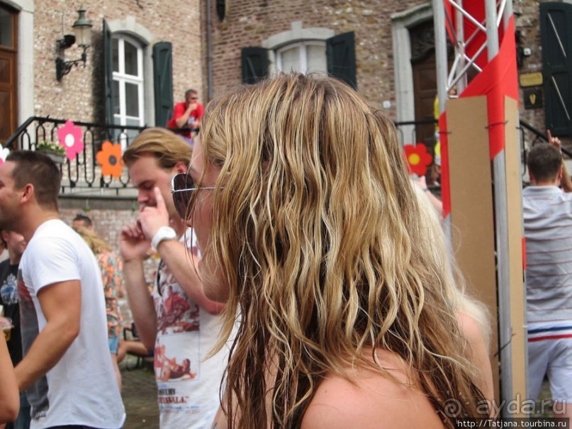 Как отрывается Голландская молодежь (Castle of Love 2011)