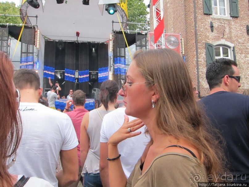 Как отрывается Голландская молодежь (Castle of Love 2011)