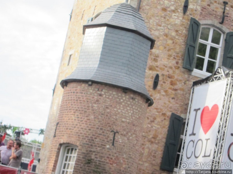 Как отрывается Голландская молодежь (Castle of Love 2011)