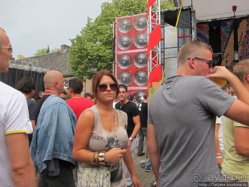 Как отрывается Голландская молодежь (Castle of Love 2011)