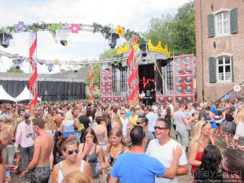 Альбом отзыва "Как отрывается Голландская молодежь (Castle of Love 2011)"