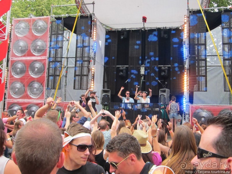 Как отрывается Голландская молодежь (Castle of Love 2011)