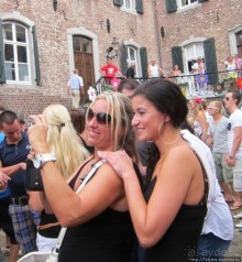 Как отрывается Голландская молодежь (Castle of Love 2011)