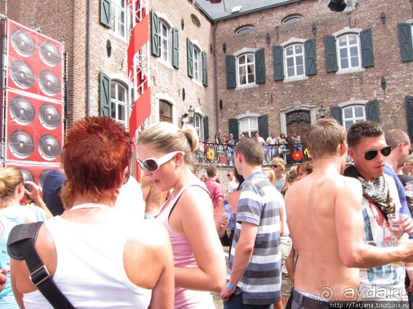 Альбом отзыва "Как отрывается Голландская молодежь (Castle of Love 2011)"