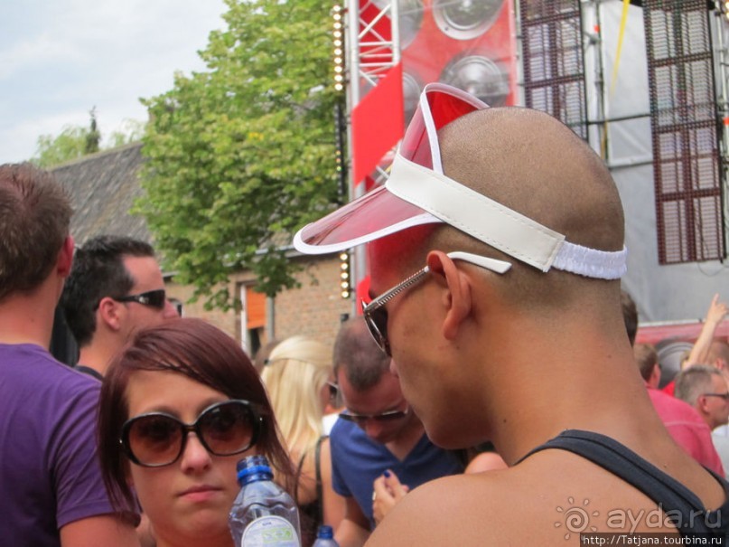 Как отрывается Голландская молодежь (Castle of Love 2011)