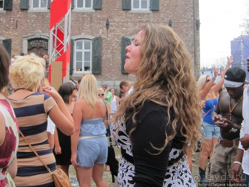 Как отрывается Голландская молодежь (Castle of Love 2011)