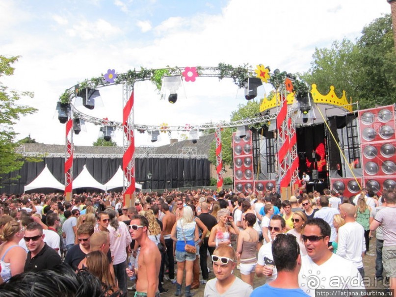 Альбом отзыва "Как отрывается Голландская молодежь (Castle of Love 2011)"