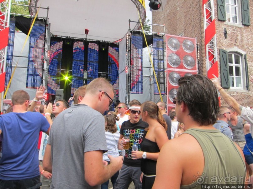 Как отрывается Голландская молодежь (Castle of Love 2011)