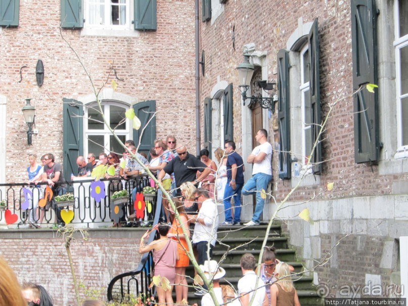 Альбом отзыва "Как отрывается Голландская молодежь (Castle of Love 2011)"