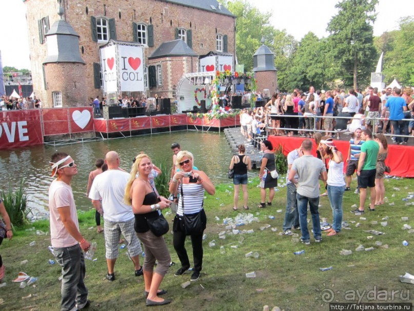 Как отрывается Голландская молодежь (Castle of Love 2011)