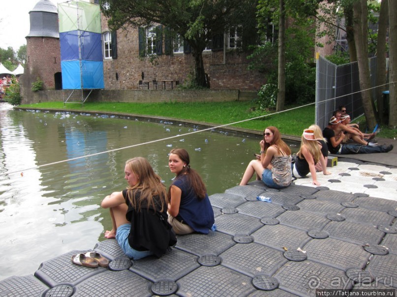 Как отрывается Голландская молодежь (Castle of Love 2011)