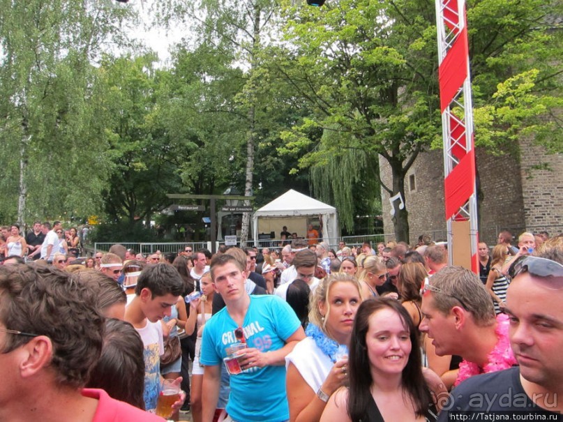 Как отрывается Голландская молодежь (Castle of Love 2011)