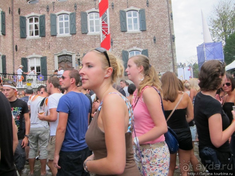 Как отрывается Голландская молодежь (Castle of Love 2011)