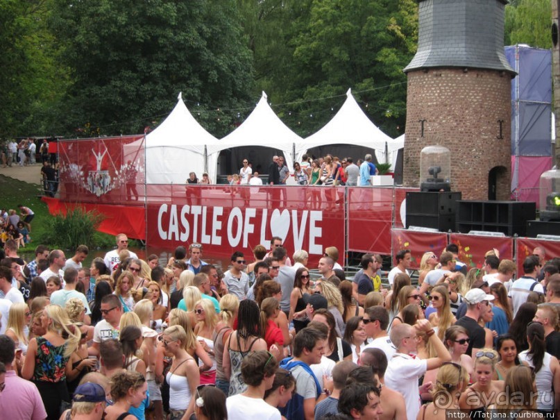 Как отрывается Голландская молодежь (Castle of Love 2011)