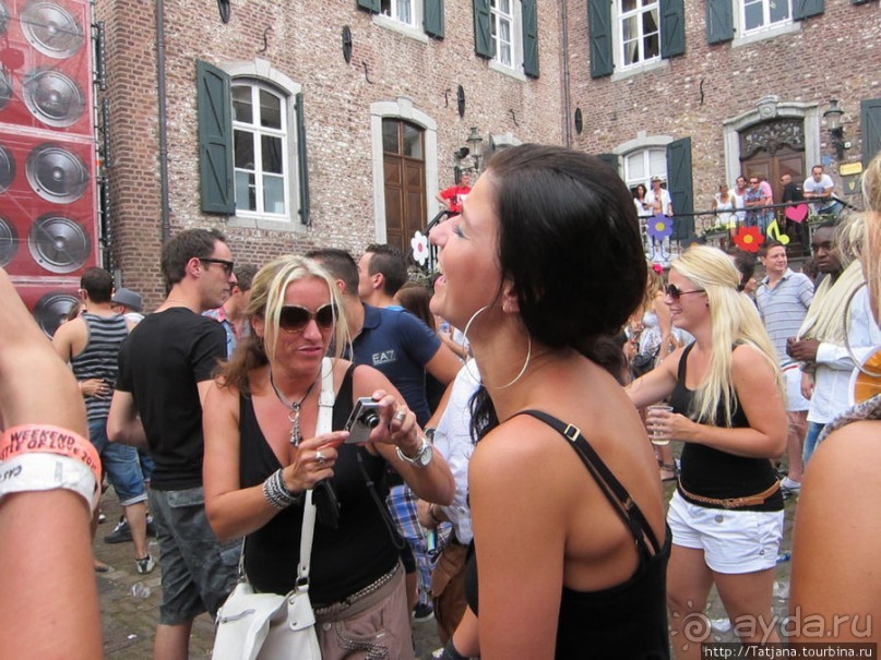 Как отрывается Голландская молодежь (Castle of Love 2011)