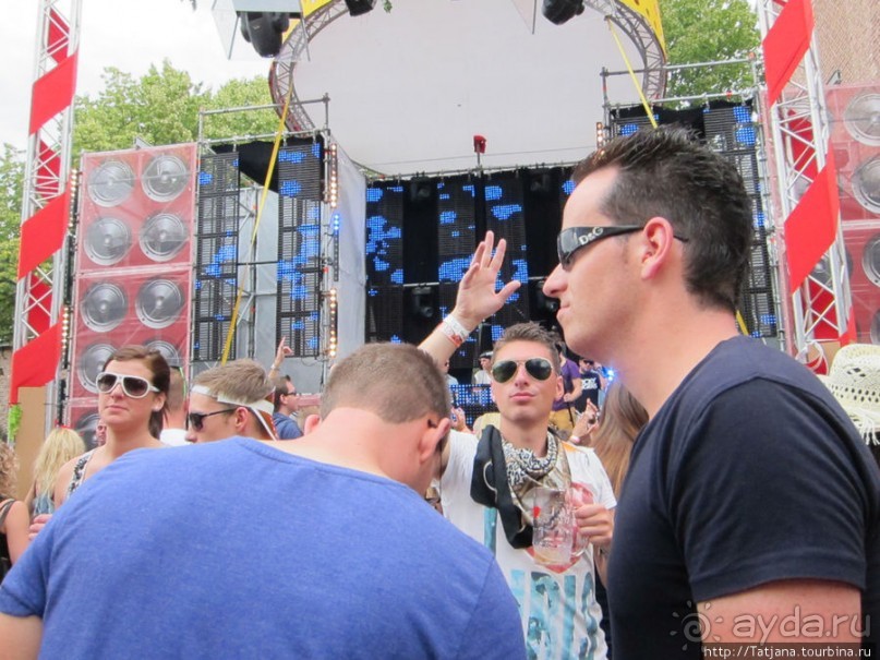 Как отрывается Голландская молодежь (Castle of Love 2011)