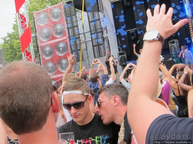 Как отрывается Голландская молодежь (Castle of Love 2011)