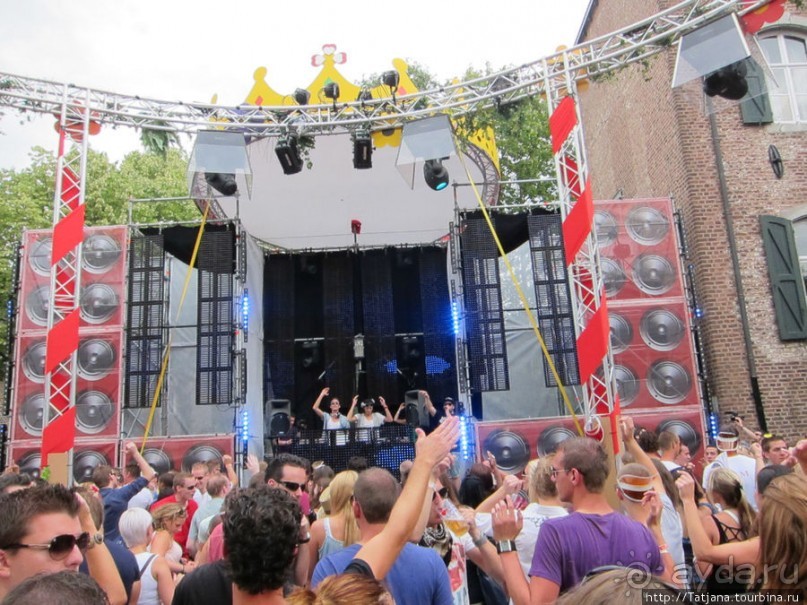 Как отрывается Голландская молодежь (Castle of Love 2011)