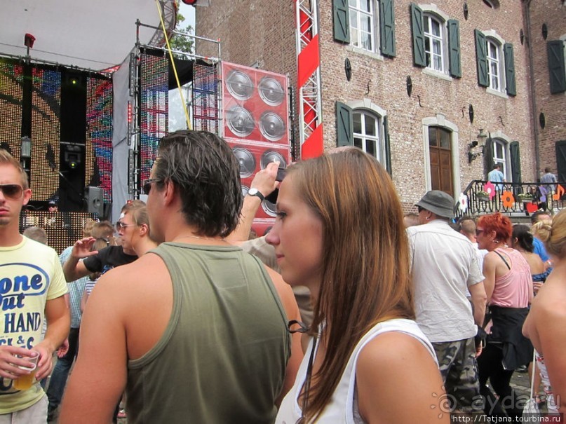 Как отрывается Голландская молодежь (Castle of Love 2011)