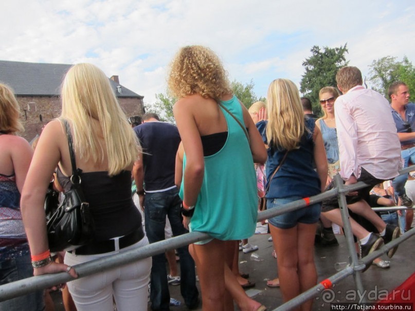 Как отрывается Голландская молодежь (Castle of Love 2011)