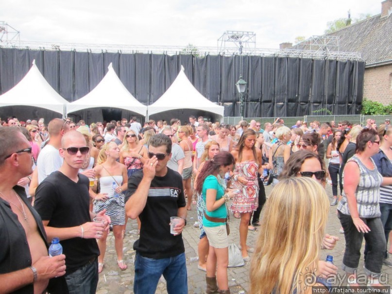 Как отрывается Голландская молодежь (Castle of Love 2011)