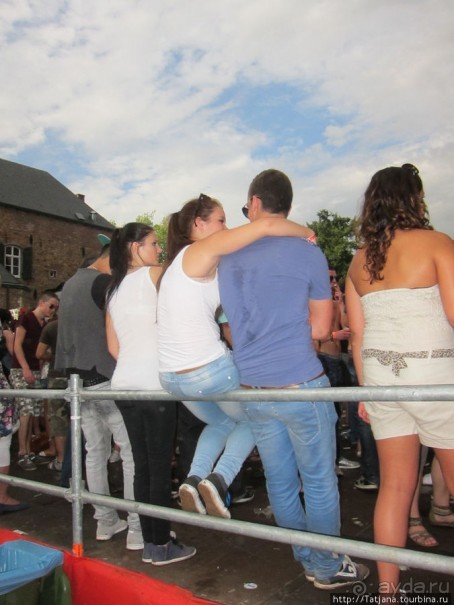 Как отрывается Голландская молодежь (Castle of Love 2011)