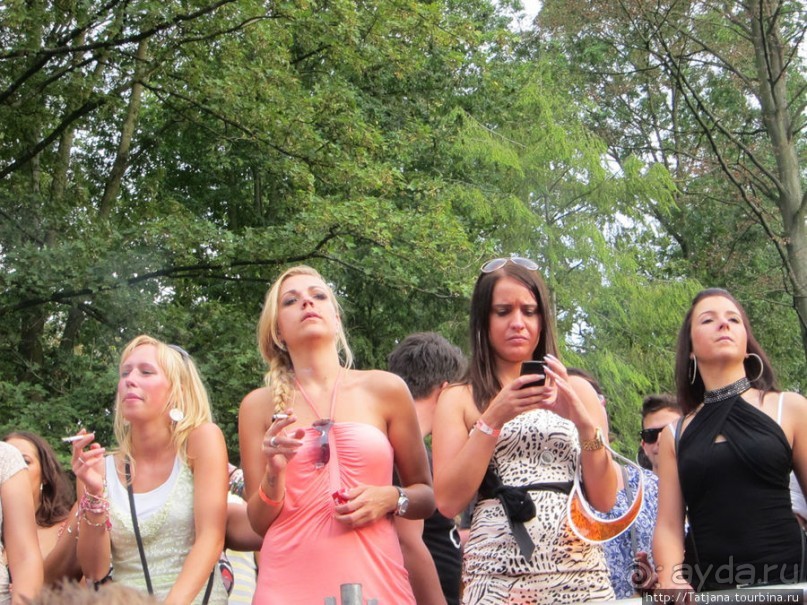 Как отрывается Голландская молодежь (Castle of Love 2011)