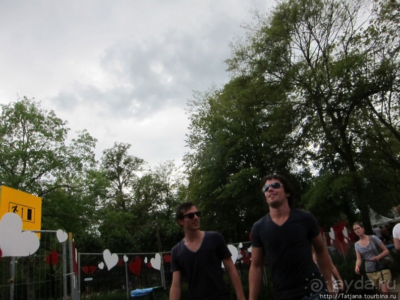 Как отрывается Голландская молодежь (Castle of Love 2011)