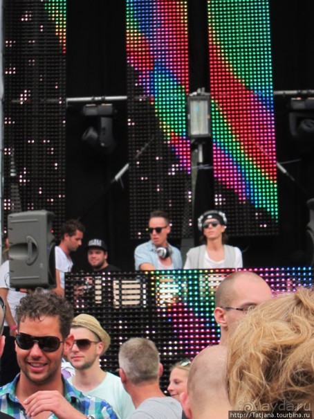 Как отрывается Голландская молодежь (Castle of Love 2011)