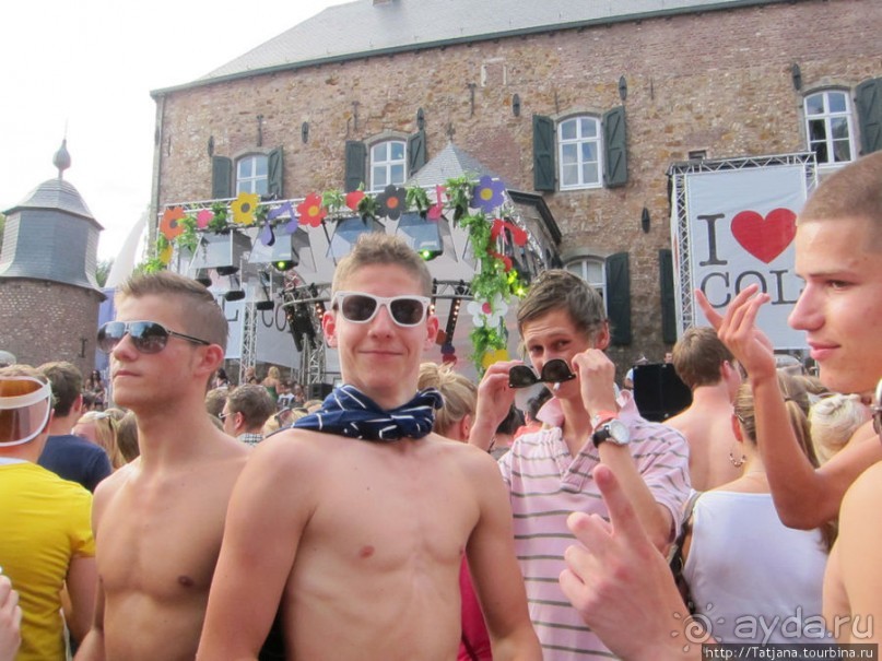 Как отрывается Голландская молодежь (Castle of Love 2011)