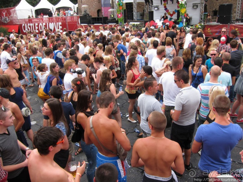 Как отрывается Голландская молодежь (Castle of Love 2011)