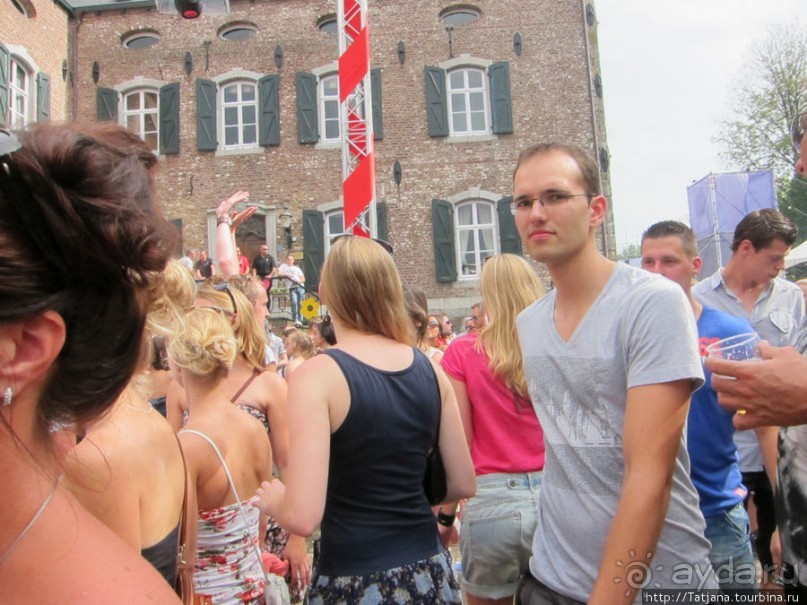 Как отрывается Голландская молодежь (Castle of Love 2011)