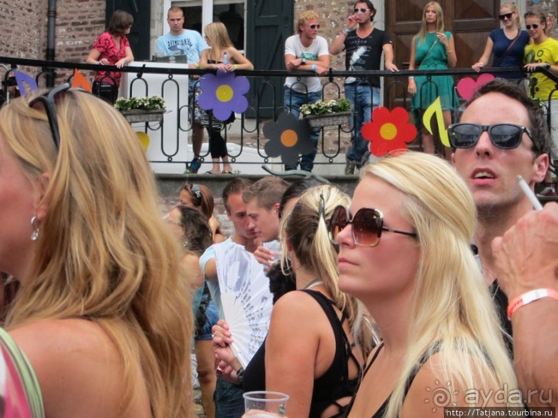 Как отрывается Голландская молодежь (Castle of Love 2011)