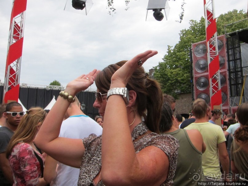 Как отрывается Голландская молодежь (Castle of Love 2011)