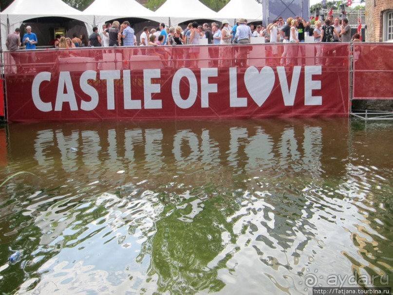 Как отрывается Голландская молодежь (Castle of Love 2011)