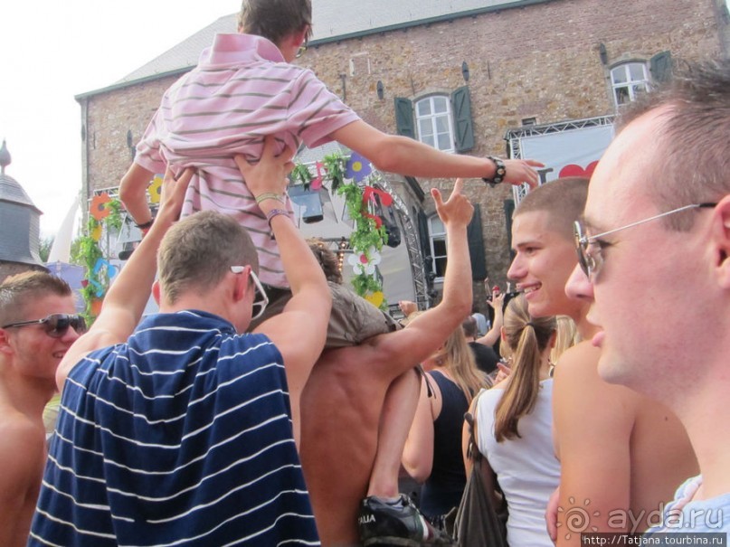 Как отрывается Голландская молодежь (Castle of Love 2011)