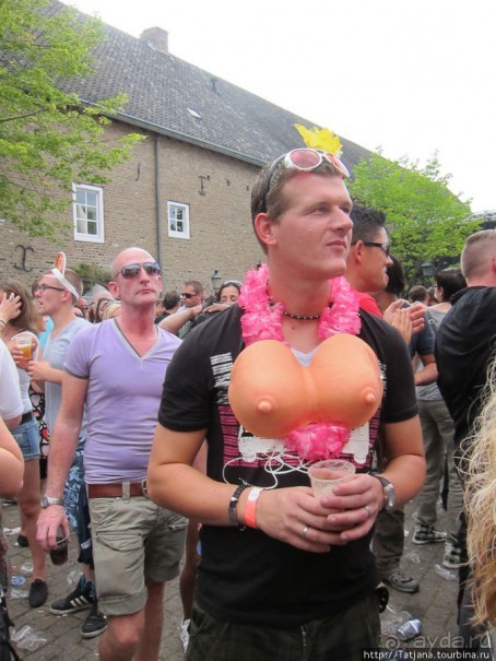 Как отрывается Голландская молодежь (Castle of Love 2011)