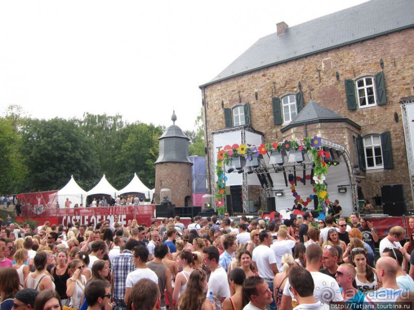 Как отрывается Голландская молодежь (Castle of Love 2011)