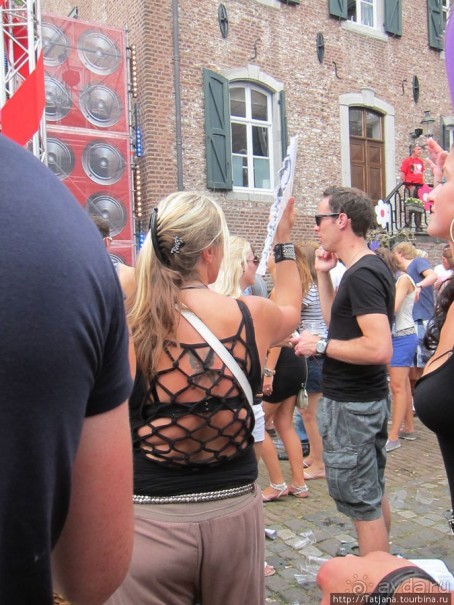 Как отрывается Голландская молодежь (Castle of Love 2011)