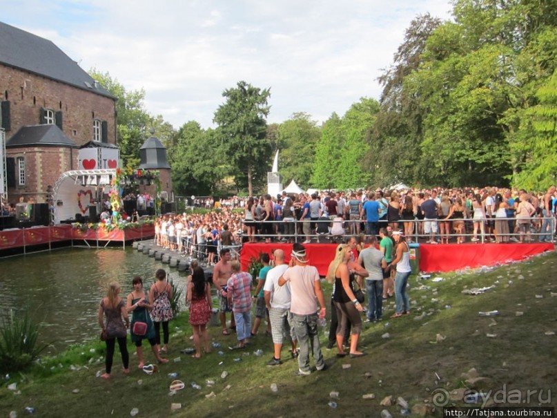 Как отрывается Голландская молодежь (Castle of Love 2011)