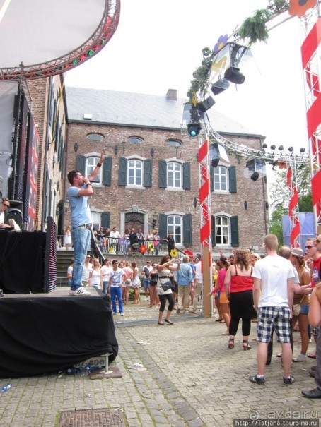 Как отрывается Голландская молодежь (Castle of Love 2011)