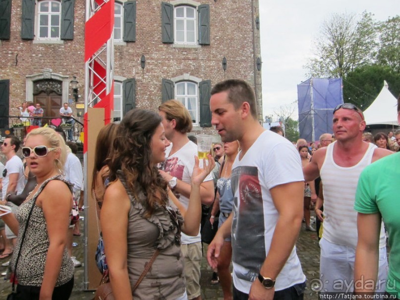 Как отрывается Голландская молодежь (Castle of Love 2011)