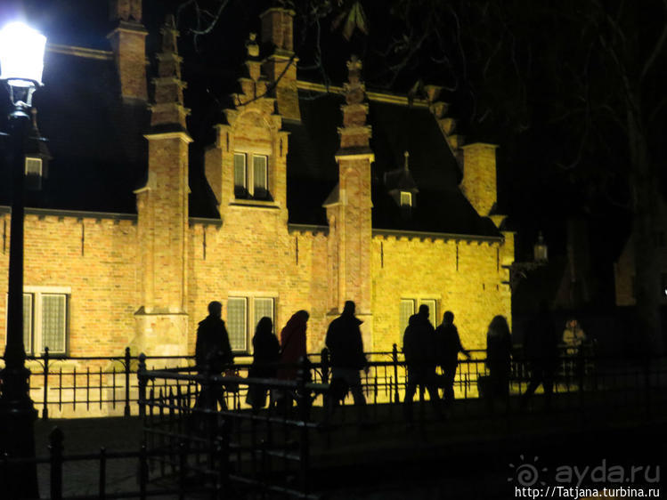 Таинственные улочки ночного Брюгге