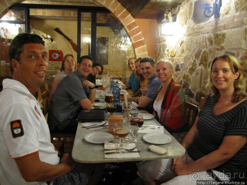 Традиционный уютный ресторан-тапас в центре города.