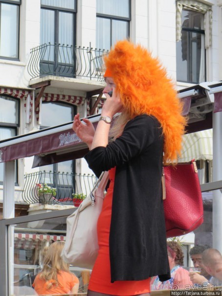 По каналам в день Короля в Амстердаме