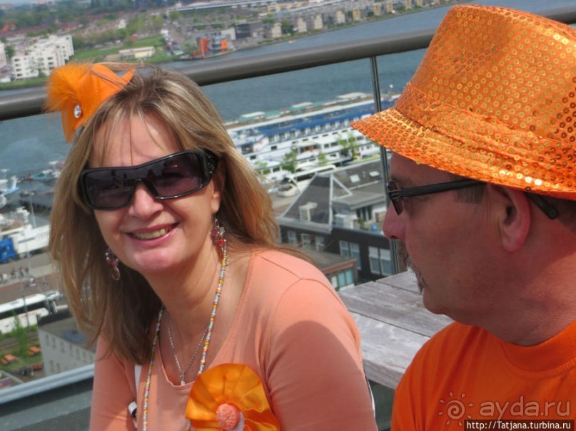 По каналам в день Короля в Амстердаме