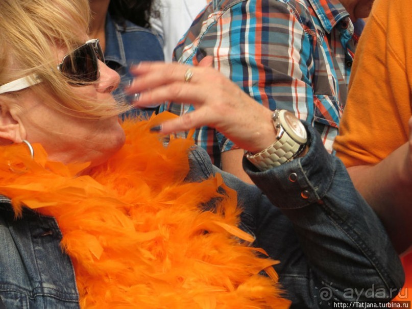 По каналам в день Короля в Амстердаме