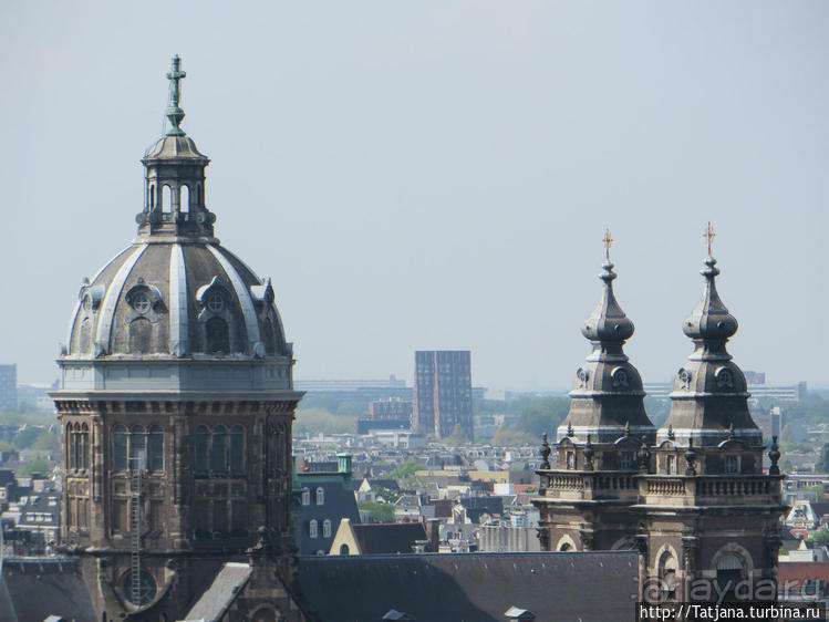 По каналам в день Короля в Амстердаме