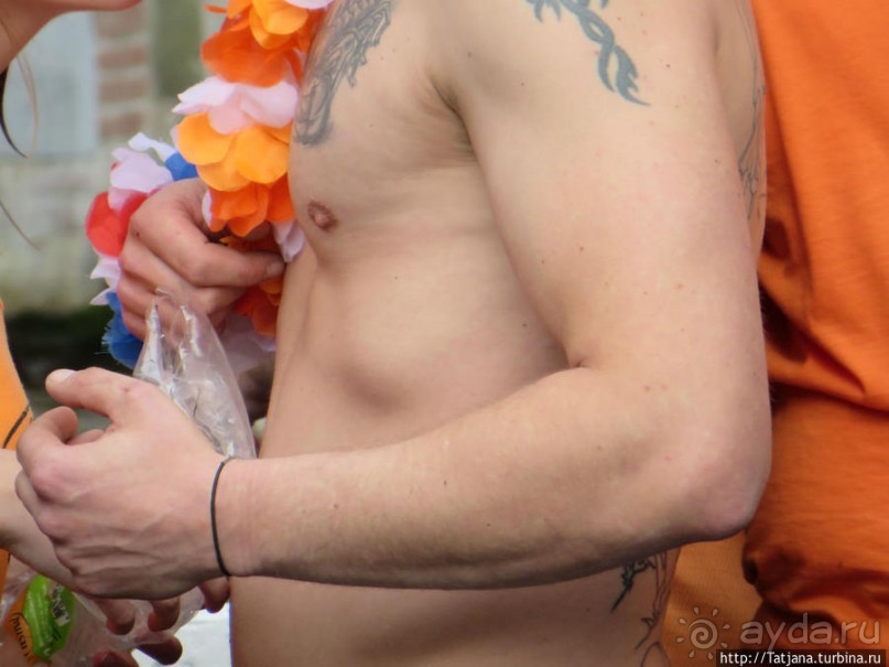 По каналам в день Короля в Амстердаме